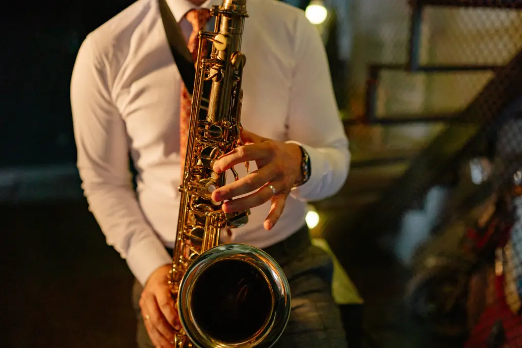 Why is my saxophone tone airy? Common causes and solutions PlayWoodwinds